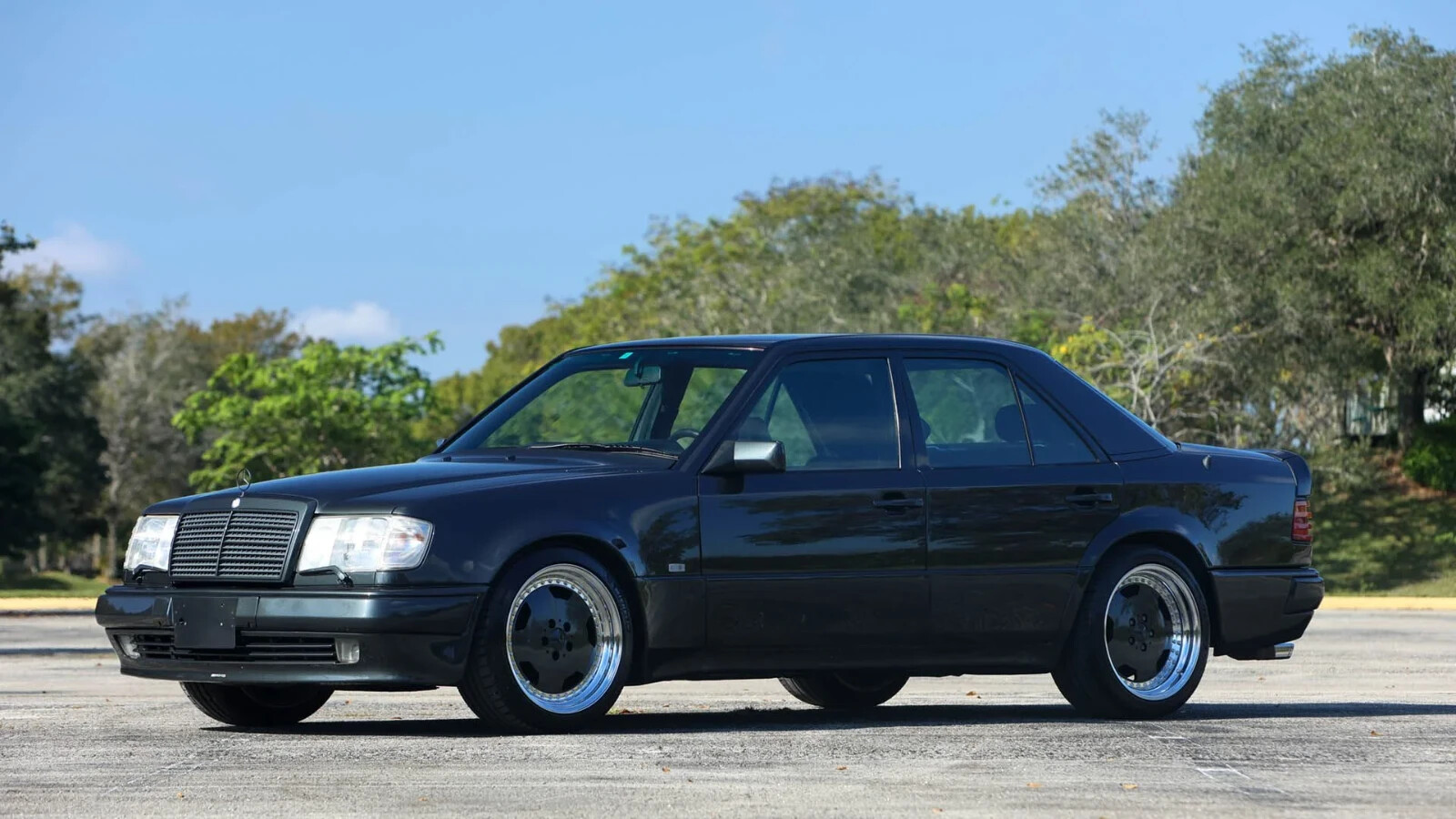 Mercedes-Benz-500-Series-1993-Sedan-1