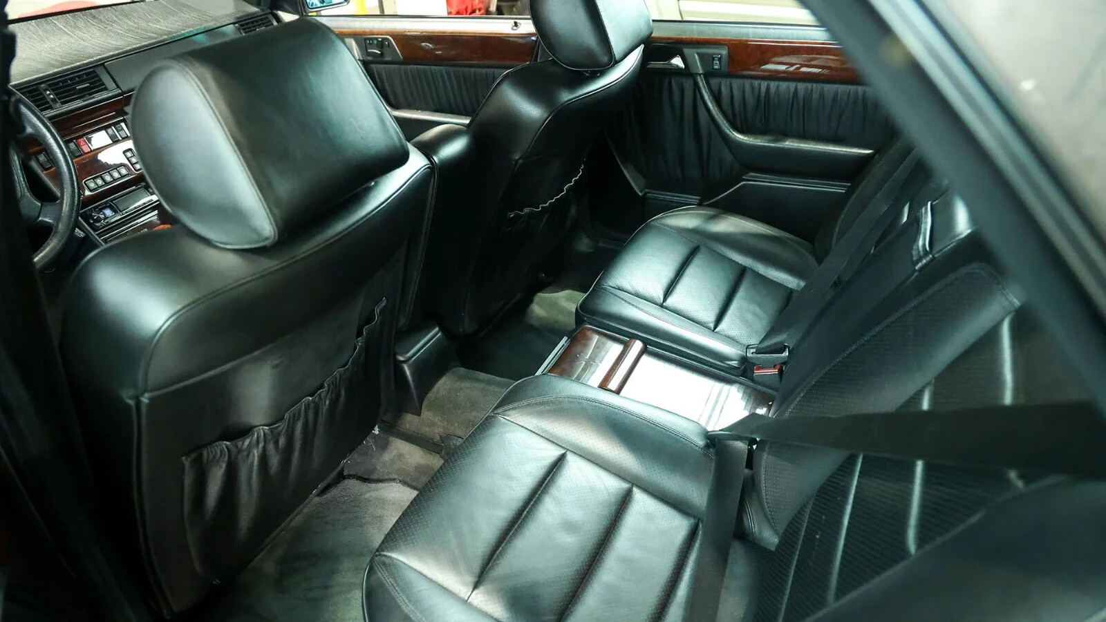 Mercedes-Benz-500-Series-1993-Sedan-10