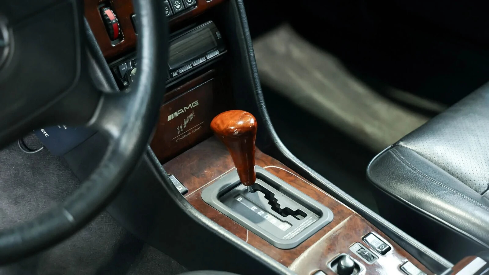 Mercedes-Benz-500-Series-1993-Sedan-11