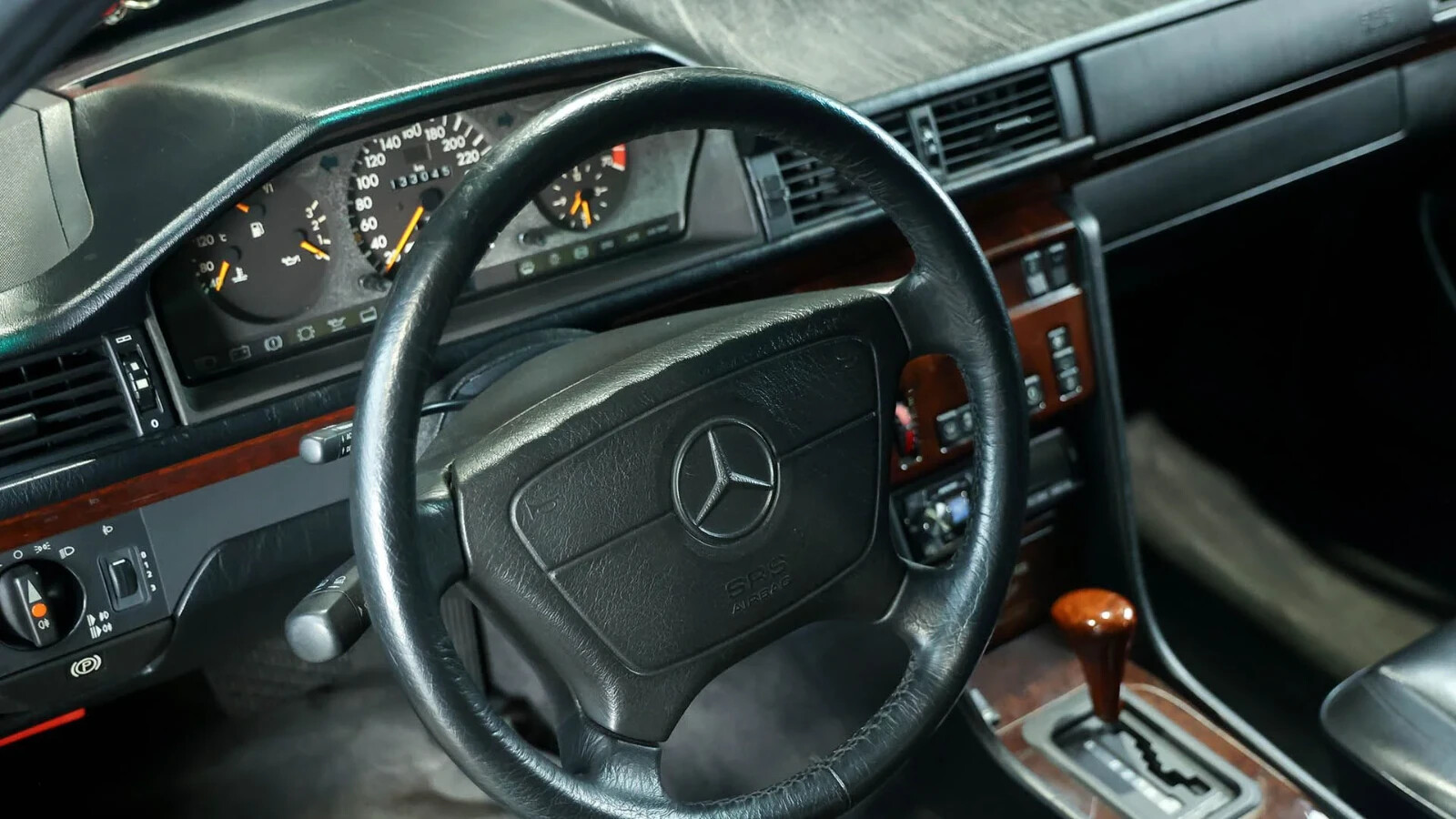 Mercedes-Benz-500-Series-1993-Sedan-12