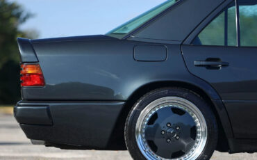 Mercedes-Benz-500-Series-1993-Sedan-16