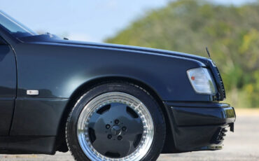Mercedes-Benz-500-Series-1993-Sedan-17