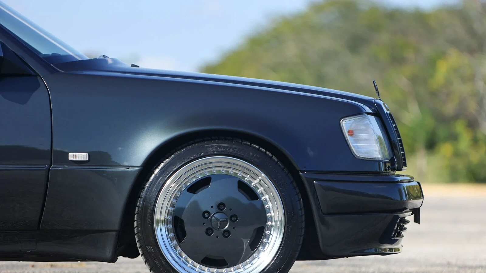 Mercedes-Benz-500-Series-1993-Sedan-17