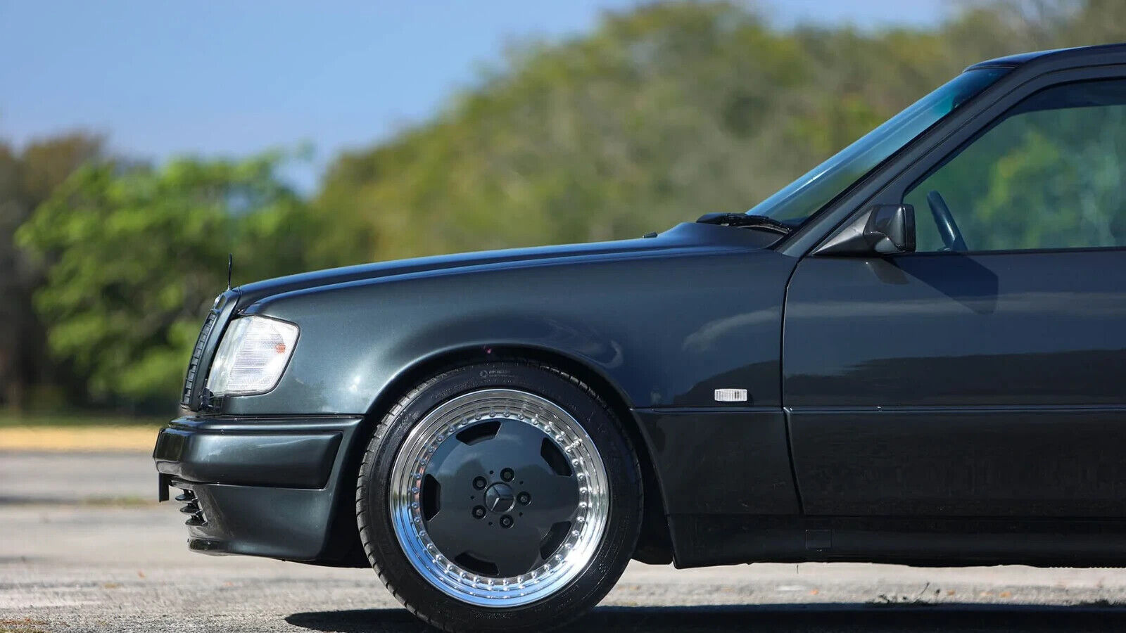 Mercedes-Benz-500-Series-1993-Sedan-18