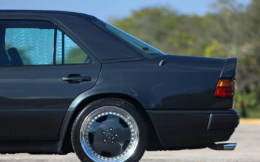 Mercedes-Benz-500-Series-1993-Sedan-19