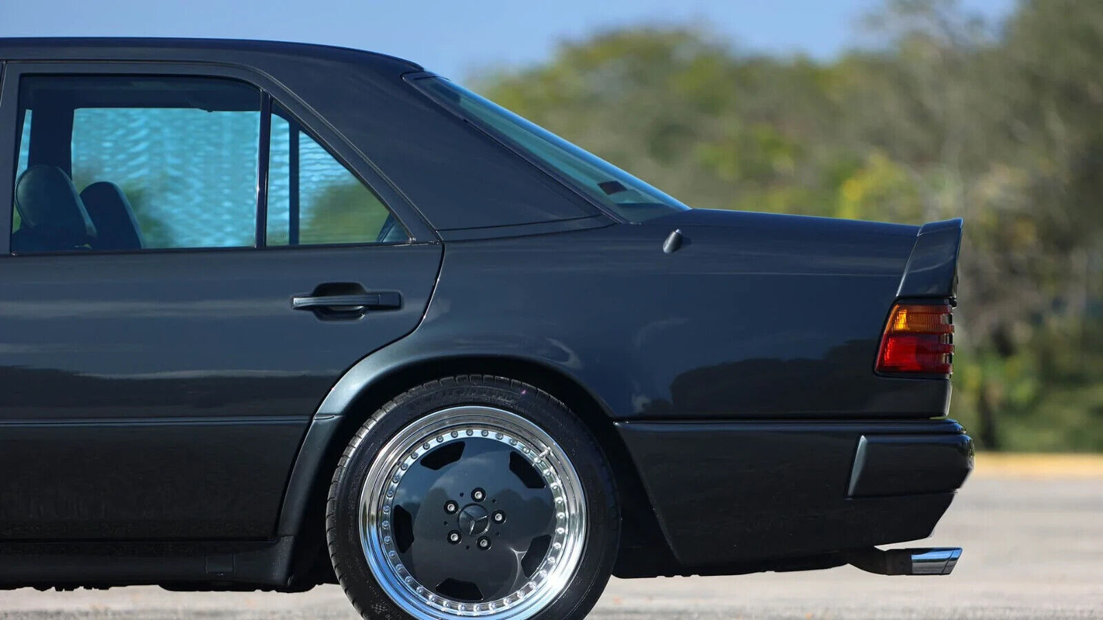 Mercedes-Benz-500-Series-1993-Sedan-19
