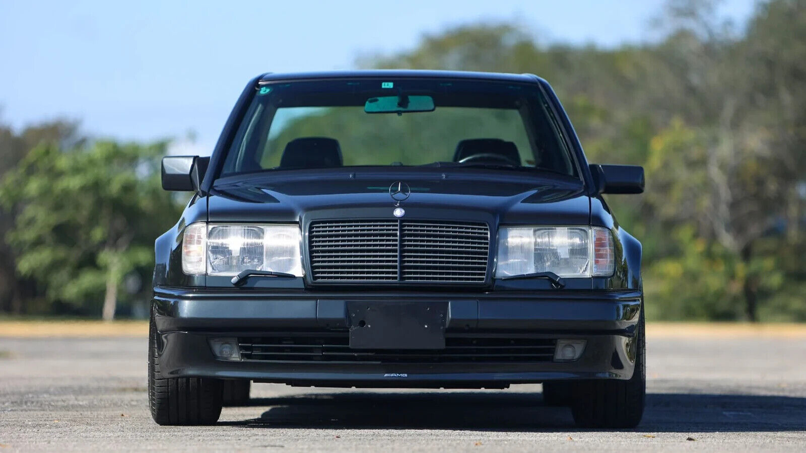 Mercedes-Benz-500-Series-1993-Sedan-2