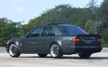 Mercedes-Benz-500-Series-1993-Sedan-3