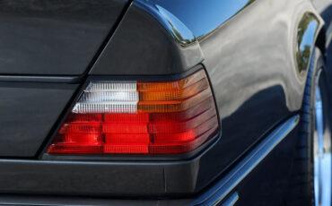 Mercedes-Benz-500-Series-1993-Sedan-33