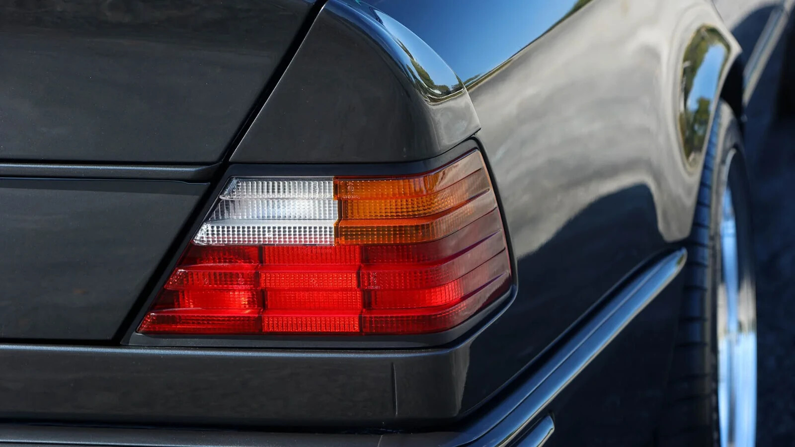 Mercedes-Benz-500-Series-1993-Sedan-33