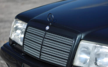 Mercedes-Benz-500-Series-1993-Sedan-35