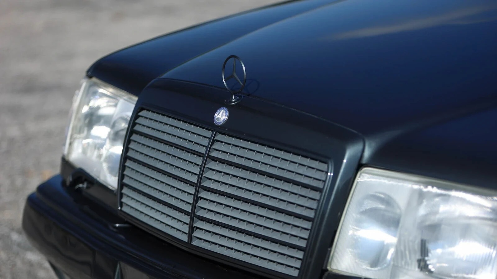 Mercedes-Benz-500-Series-1993-Sedan-35