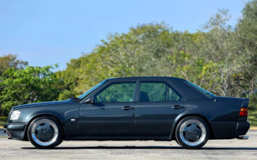 Mercedes-Benz-500-Series-1993-Sedan-4