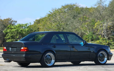 Mercedes-Benz-500-Series-1993-Sedan-6