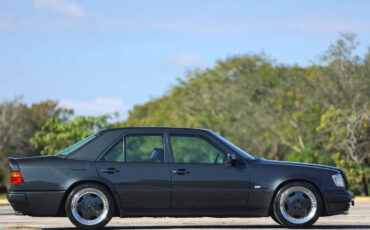 Mercedes-Benz-500-Series-1993-Sedan-7
