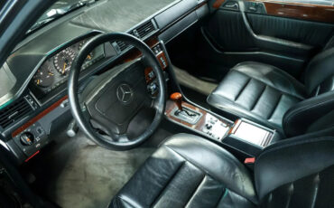 Mercedes-Benz-500-Series-1993-Sedan-9