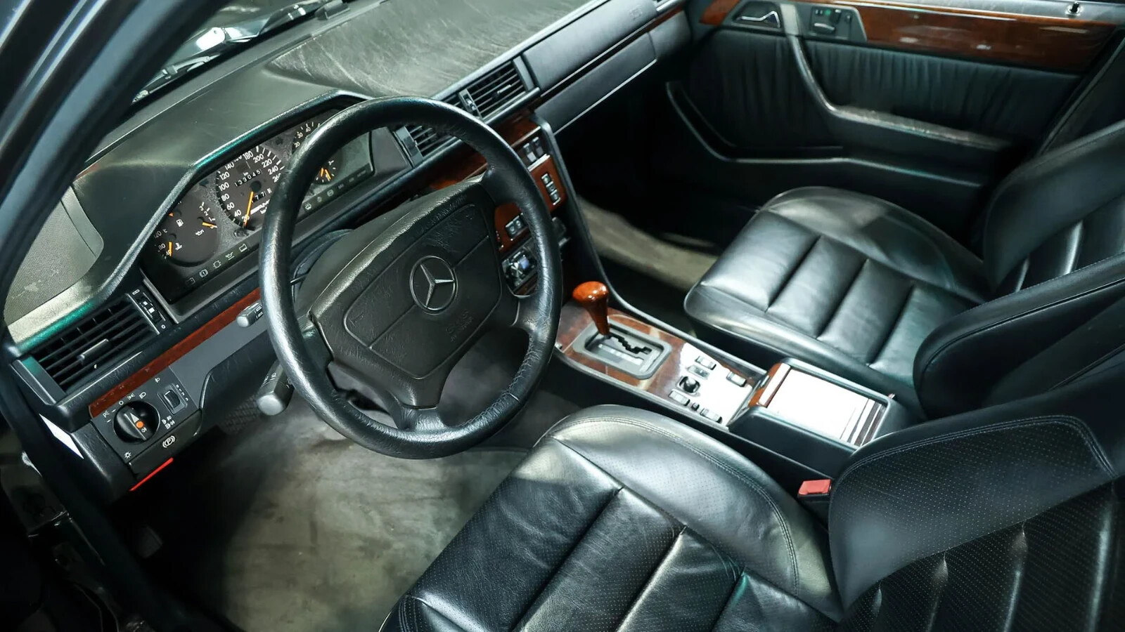 Mercedes-Benz-500-Series-1993-Sedan-9