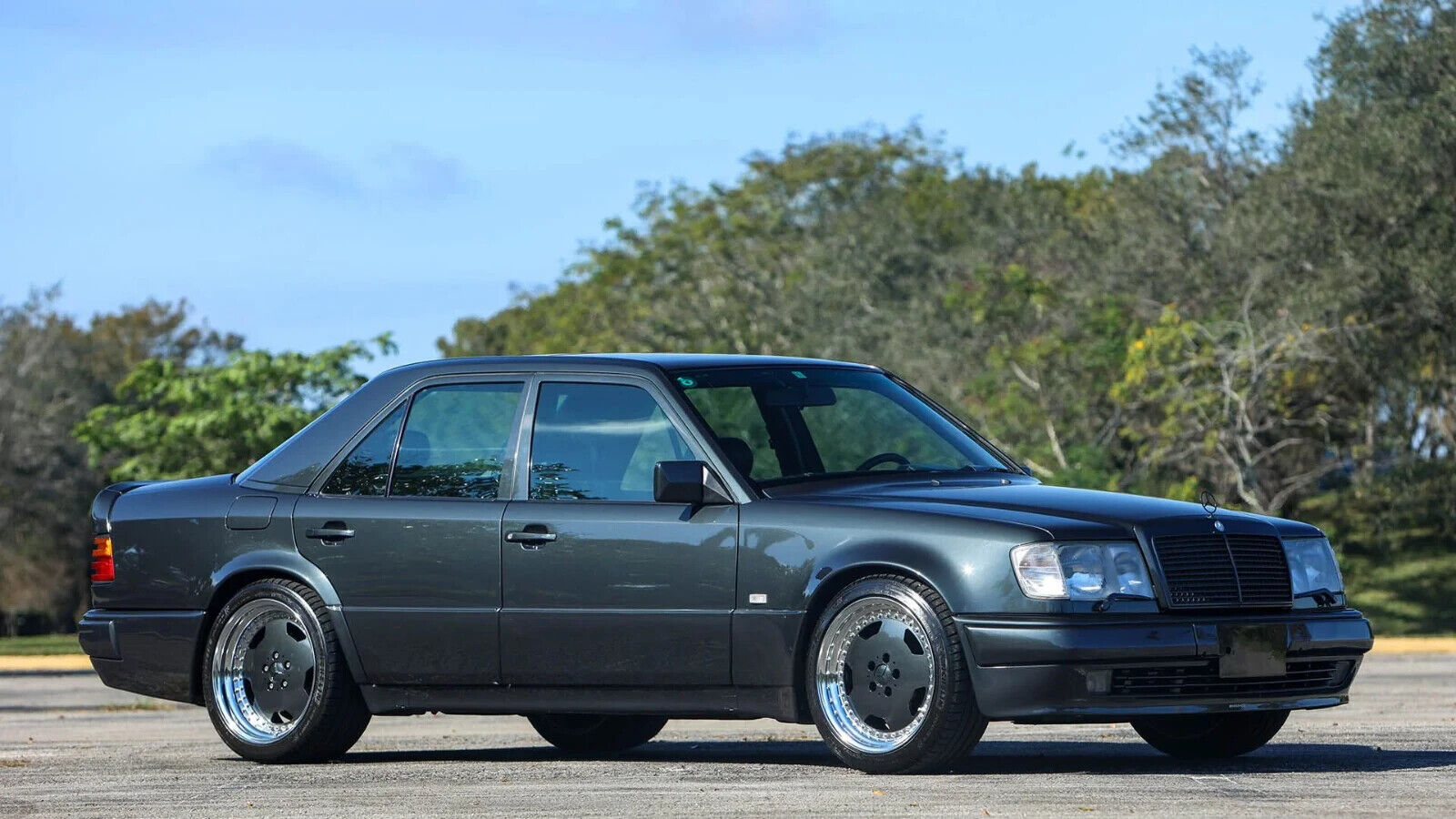 Mercedes-Benz-500-Series-1993-Sedan