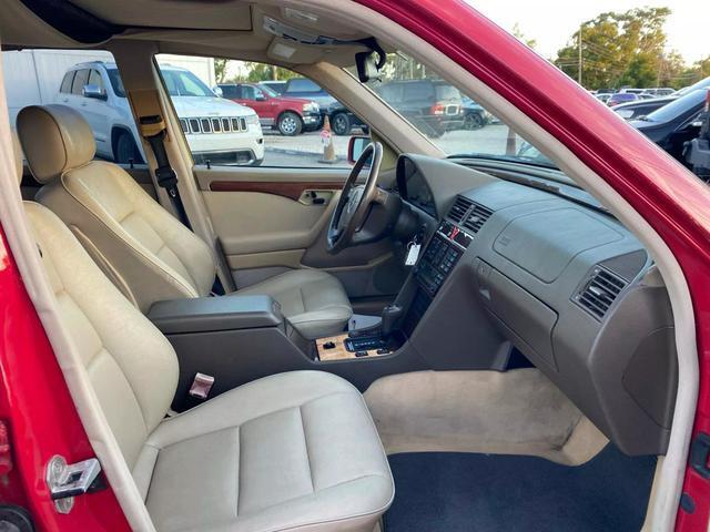 Mercedes-Benz-C-Class-1995-Sedan-10