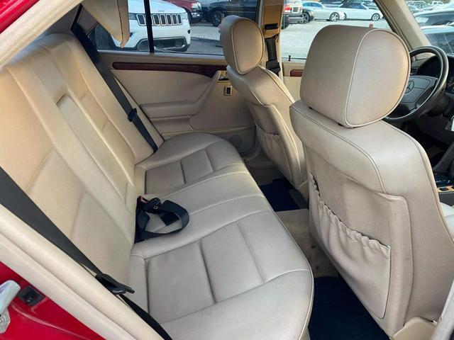 Mercedes-Benz-C-Class-1995-Sedan-11