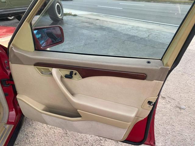 Mercedes-Benz-C-Class-1995-Sedan-12
