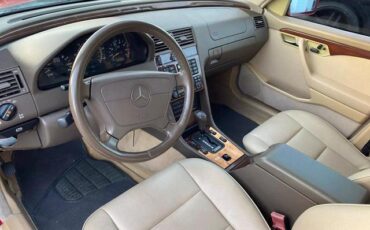 Mercedes-Benz-C-Class-1995-Sedan-13