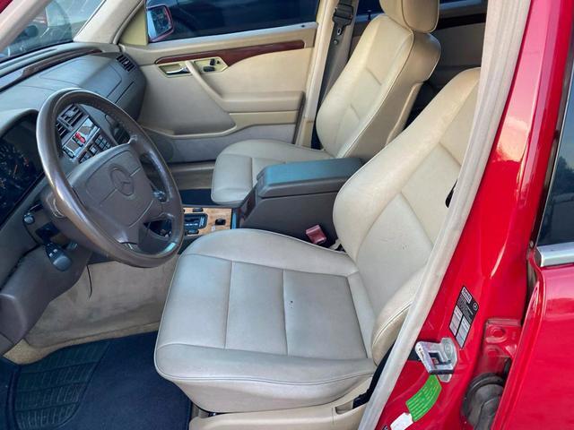 Mercedes-Benz-C-Class-1995-Sedan-14