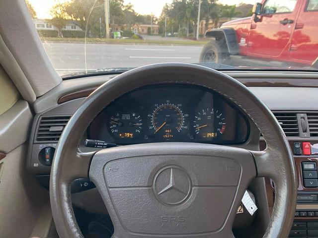 Mercedes-Benz-C-Class-1995-Sedan-16