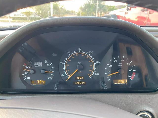 Mercedes-Benz-C-Class-1995-Sedan-17