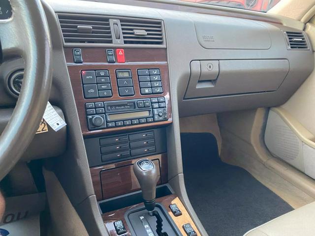 Mercedes-Benz-C-Class-1995-Sedan-8