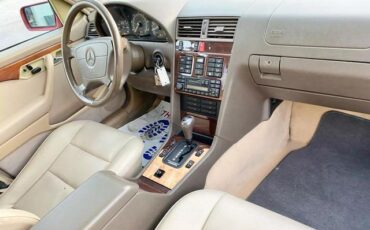 Mercedes-Benz-C-Class-1995-Sedan-9