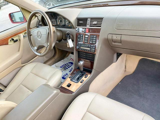Mercedes-Benz-C-Class-1995-Sedan-9
