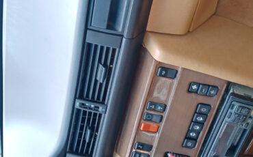 Mercedes-Benz-E-Class-1986-Sedan-1