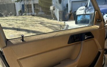 Mercedes-Benz-E-Class-1986-Sedan-16