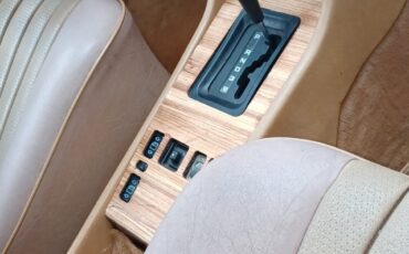 Mercedes-Benz-E-Class-1986-Sedan-2