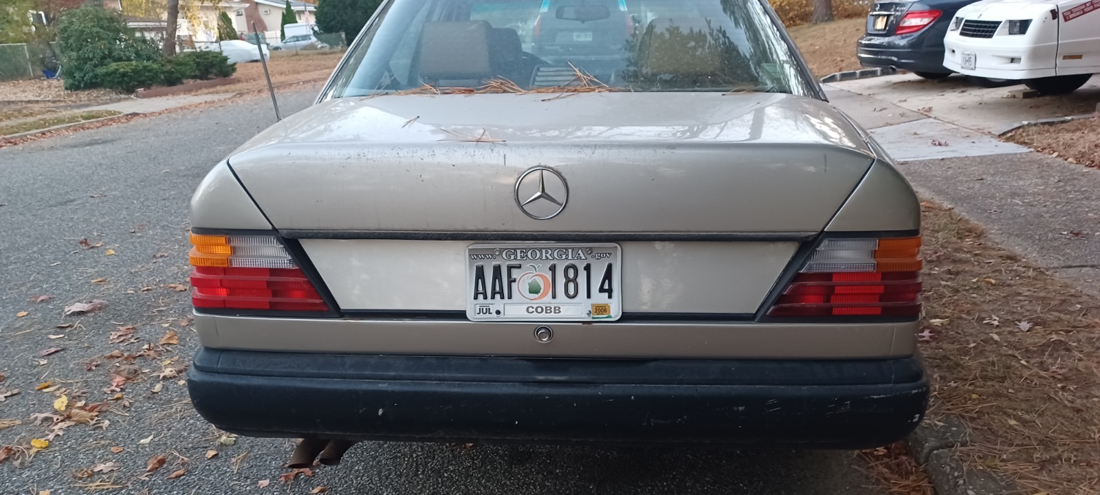 Mercedes-Benz-E-Class-1986-Sedan-5