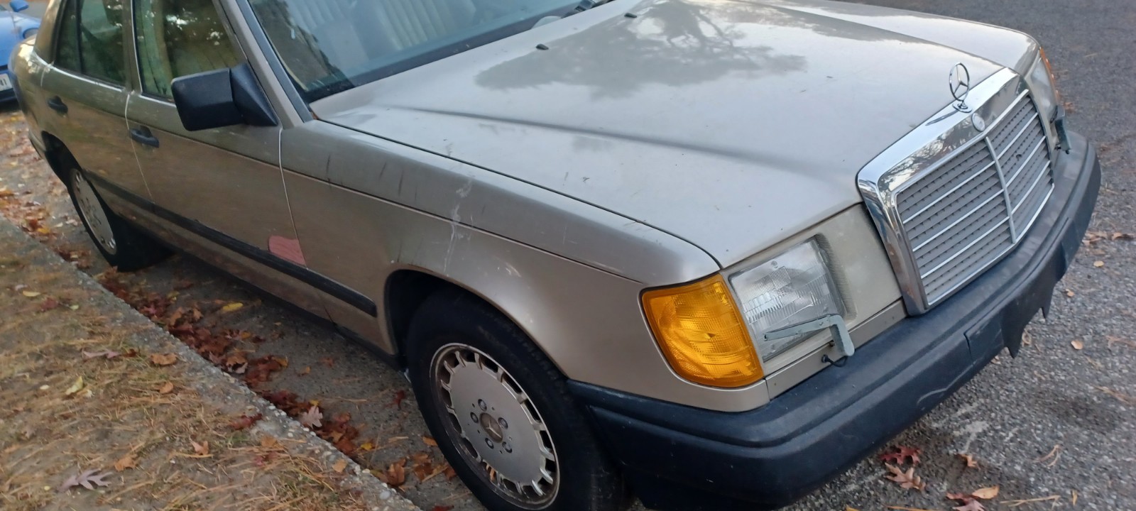 Mercedes-Benz-E-Class-1986-Sedan-6