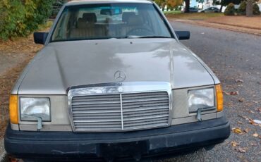 Mercedes-Benz-E-Class-1986-Sedan-7