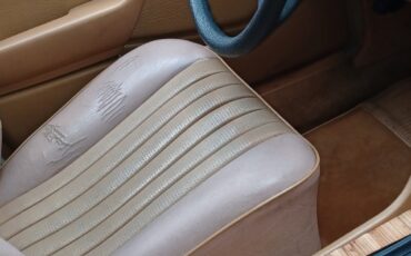 Mercedes-Benz-E-Class-1986-Sedan-8
