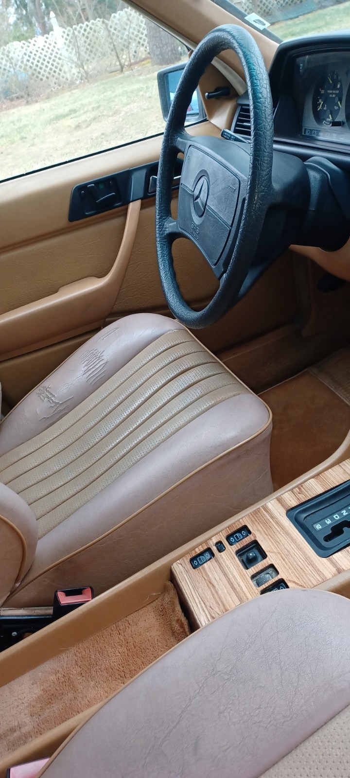 Mercedes-Benz-E-Class-1986-Sedan-8