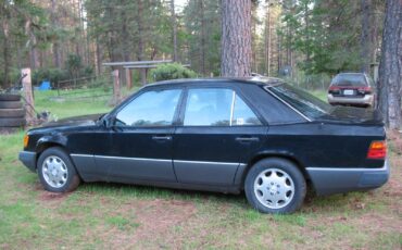 Mercedes-Benz-E-Class-1992-Sedan-1