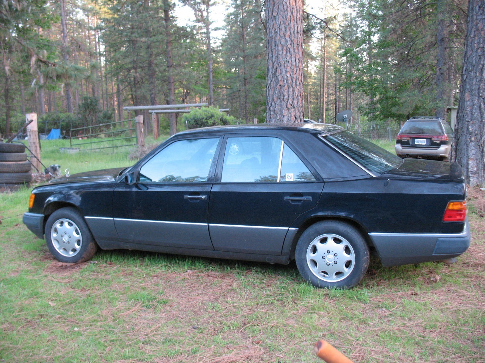 Mercedes-Benz-E-Class-1992-Sedan-1
