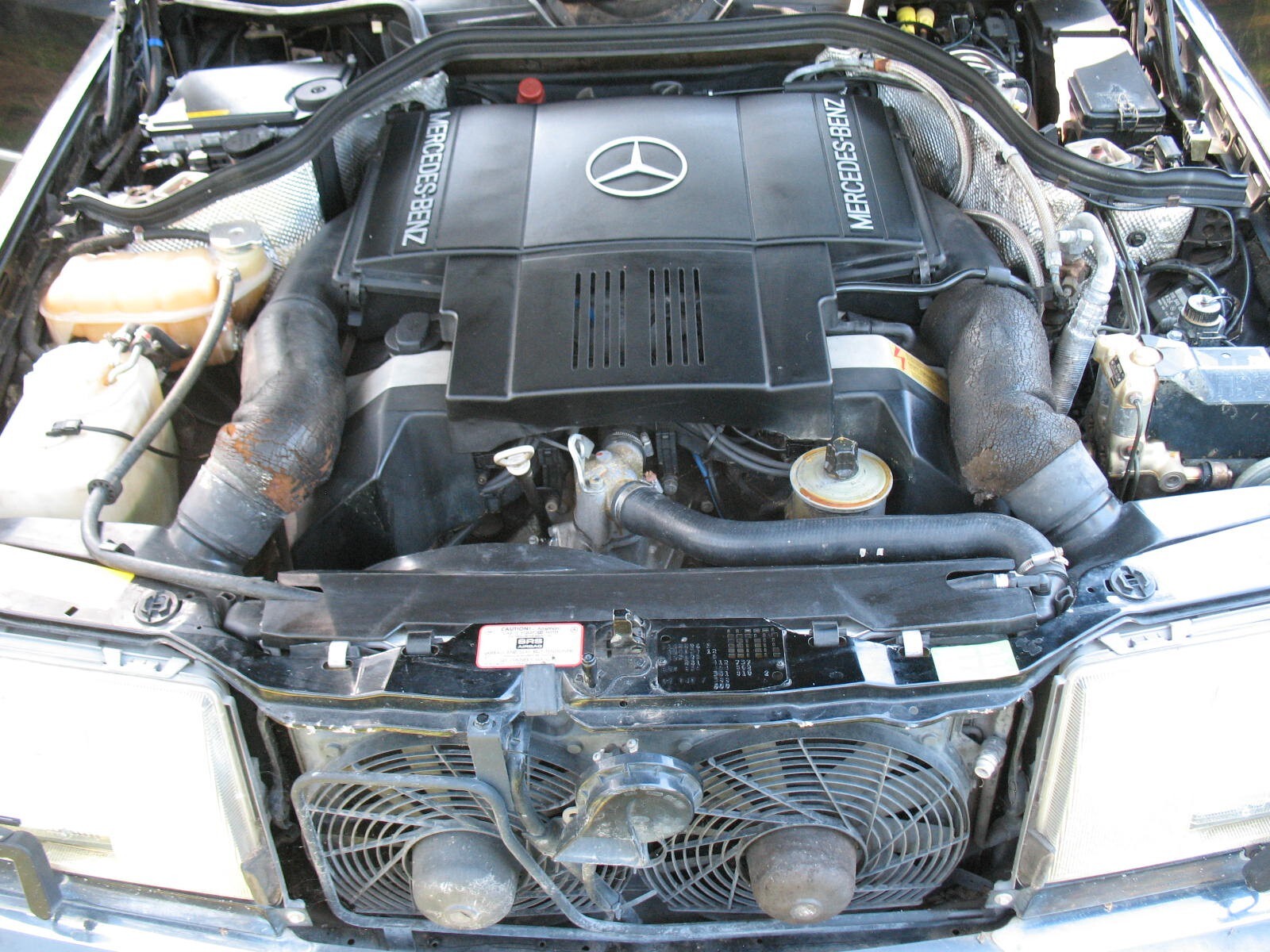 Mercedes-Benz-E-Class-1992-Sedan-10