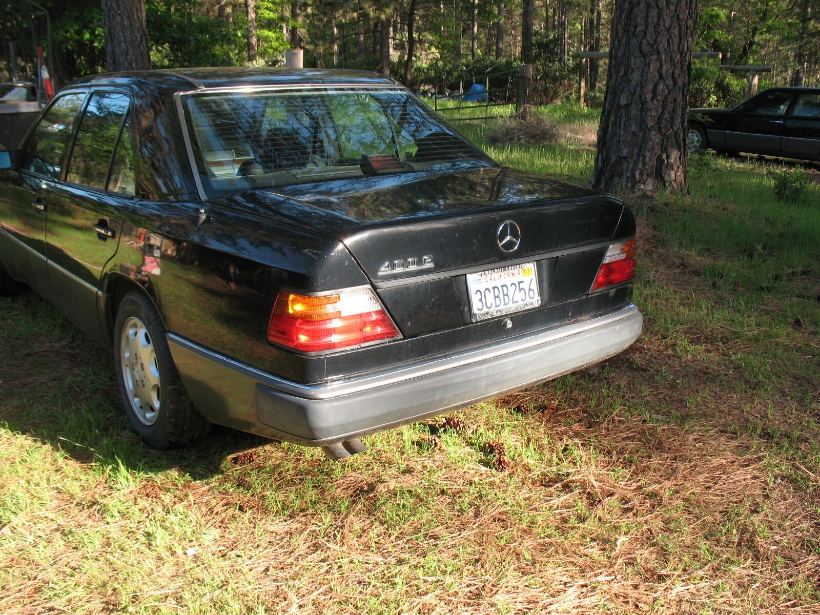 Mercedes-Benz-E-Class-1992-Sedan-2