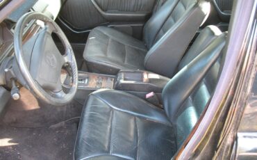 Mercedes-Benz-E-Class-1992-Sedan-5