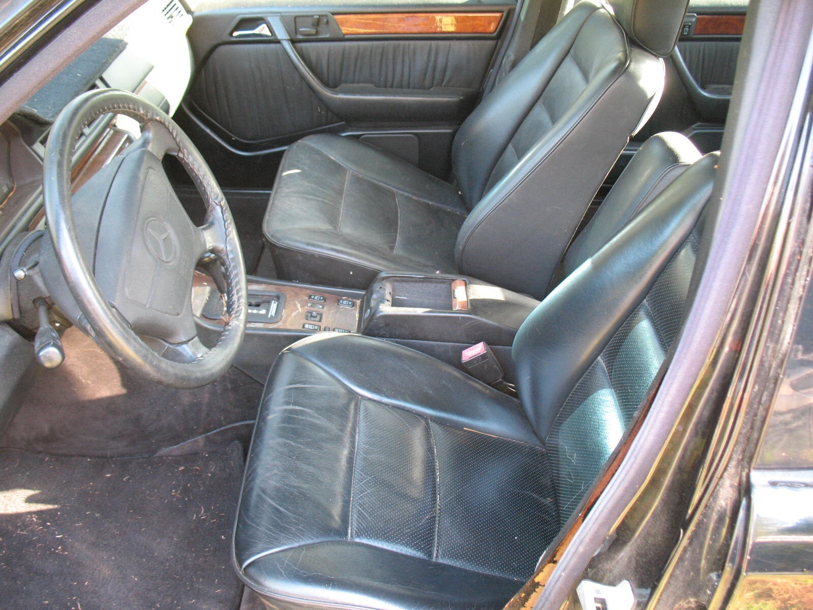 Mercedes-Benz-E-Class-1992-Sedan-5