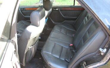 Mercedes-Benz-E-Class-1992-Sedan-6