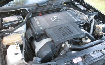 Mercedes-Benz-E-Class-1992-Sedan-8