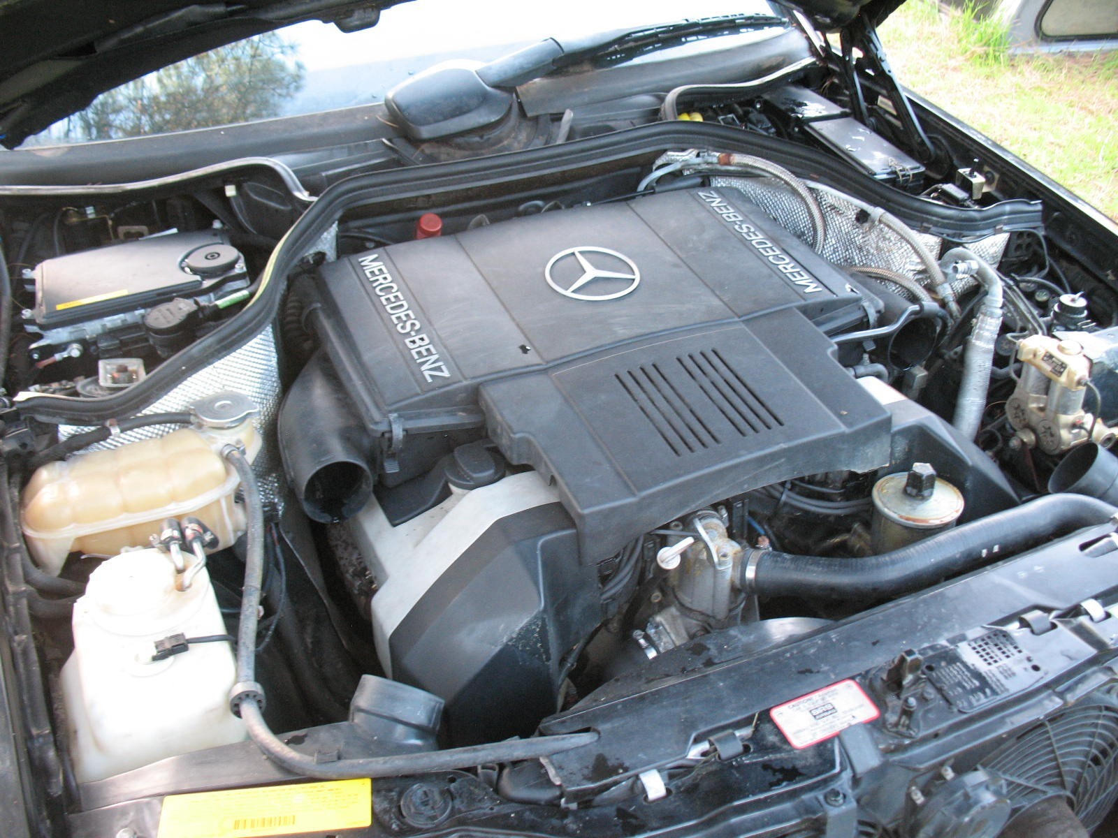 Mercedes-Benz-E-Class-1992-Sedan-8