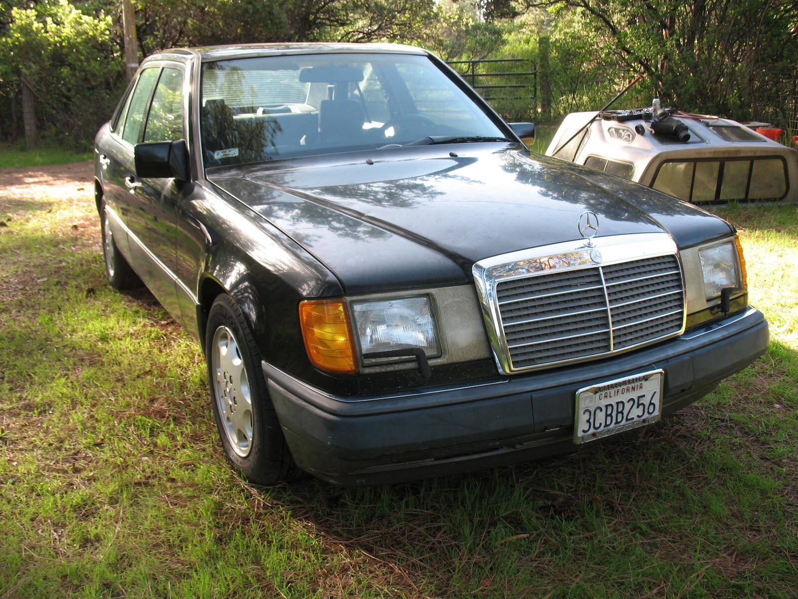 Mercedes-Benz-E-Class-1992-Sedan